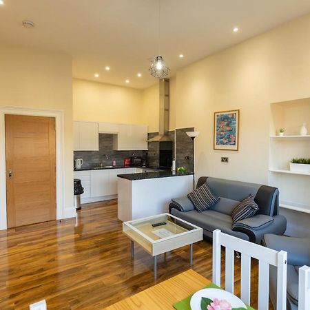 New 2 Bed Apartment With Stunning Views Of Arthur Seat Mountain Edinburgh Bagian luar foto