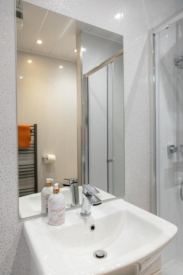 New 2 Bed Apartment With Stunning Views Of Arthur Seat Mountain Edinburgh Bagian luar foto